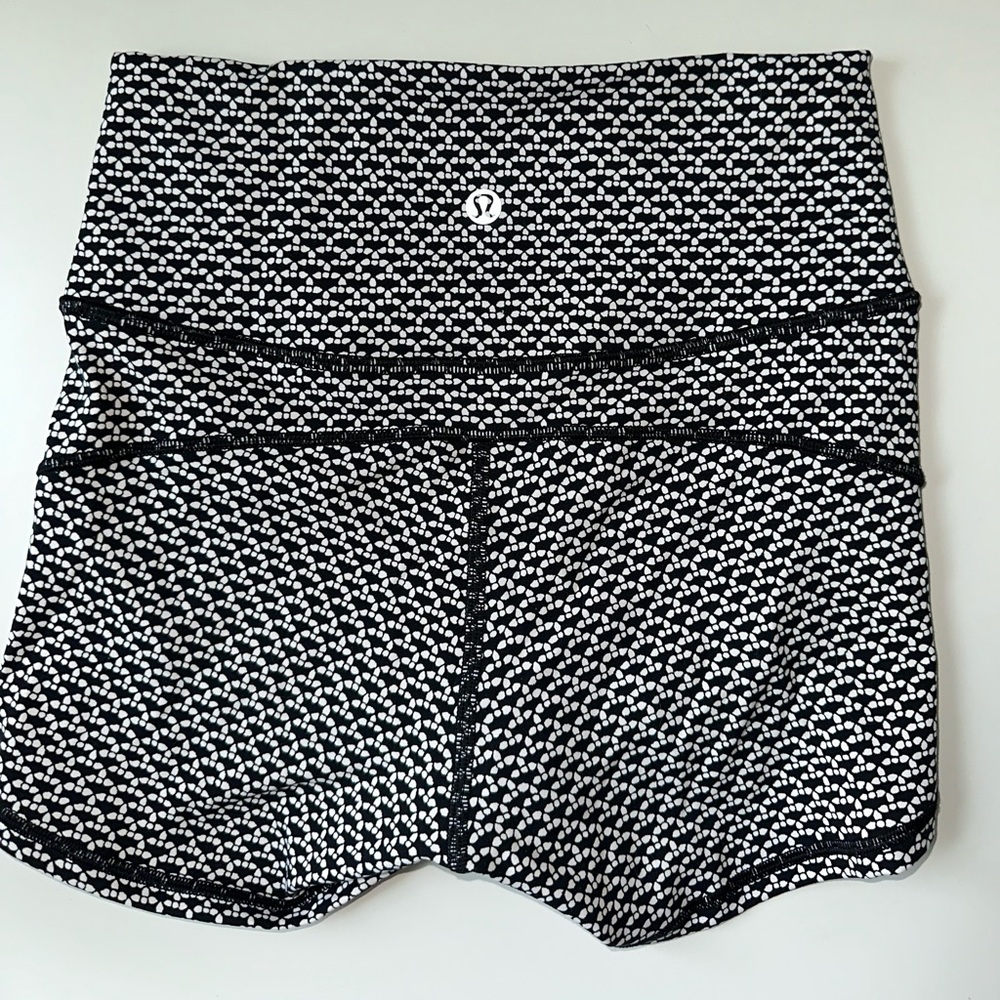Lululemon in movement short 🖤🤍🖤